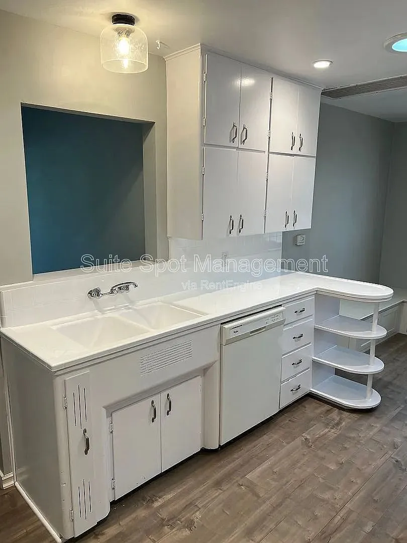 5 bed, 3.0 bath, 1457 sqft, $5,850 — Photo 2