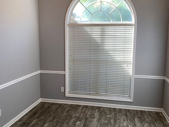 4th image of 2155 Herndon St