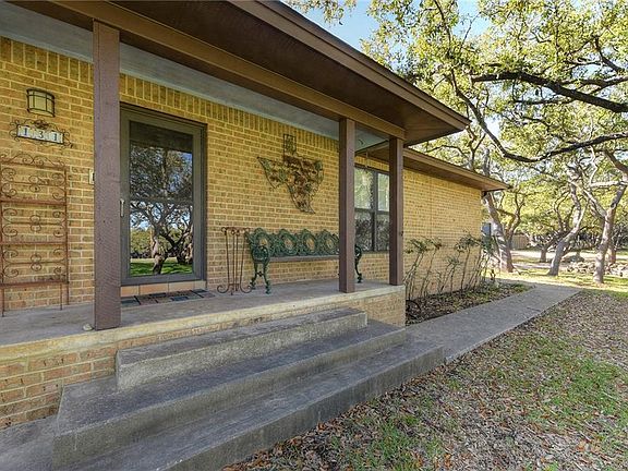 3rd image of 131 Mittmann Cir