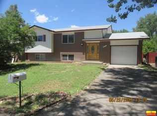 910 Drury Ln, Colorado Springs, CO 80911