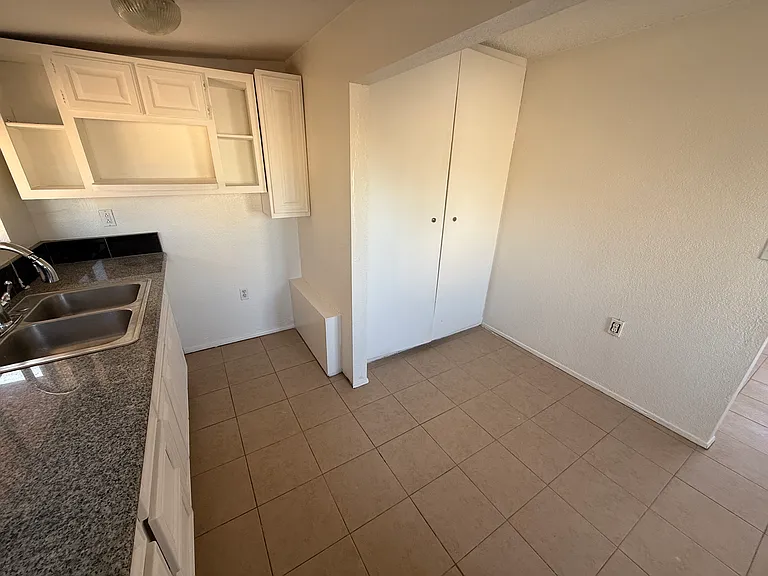 Kitchen Photo #4