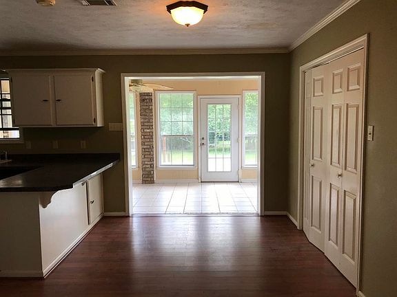 5th image of 642 Cypress St