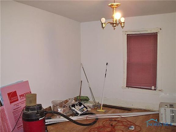 5th image of 112 Manhattan Ave