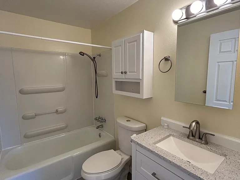 340 E Burke Ave #4 — Photo 5