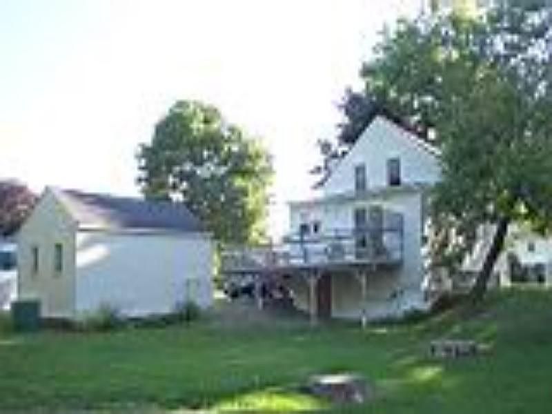 2nd image of 325 Fern St