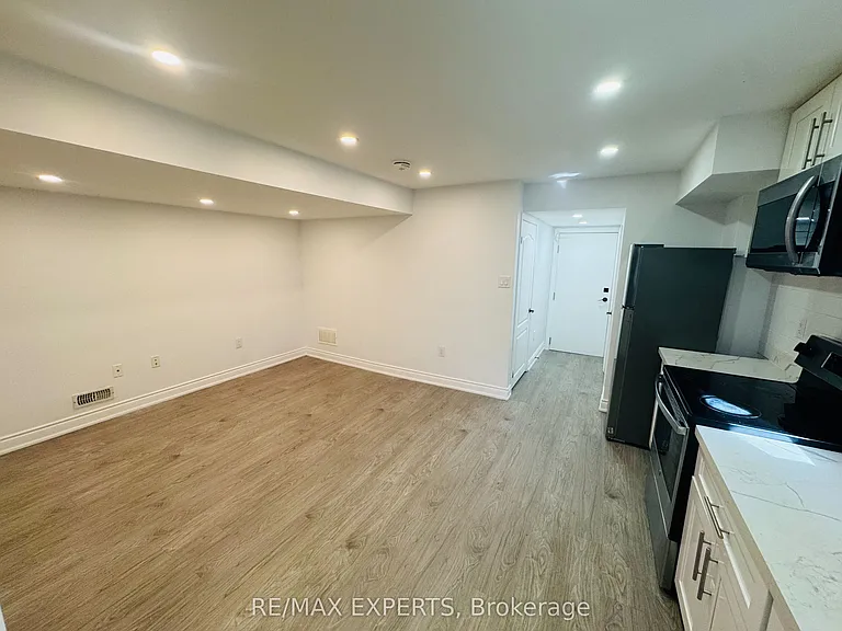 117 Baffin Cres — Photo 11