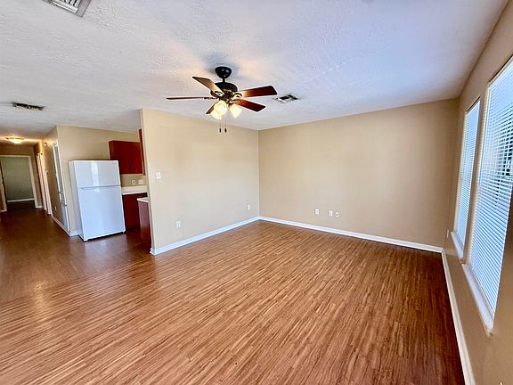 3rd image of 604 Derouen St