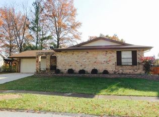 816 Pine Village Ct, Ballwin, MO