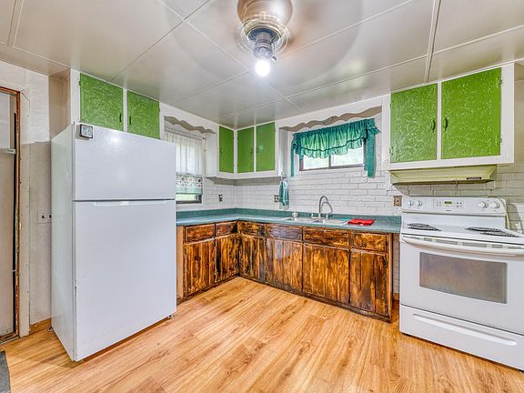 4th image of 48215 Hawthorn Dr
