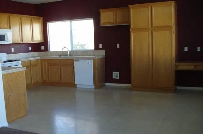 4 bed, 2174 sqft, $1,500 — Photo 3