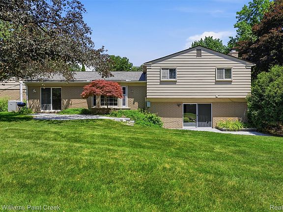4th image of 4016 Iverness Ln