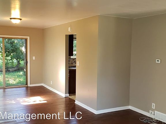 3rd image of 3401 Sherwood Dr