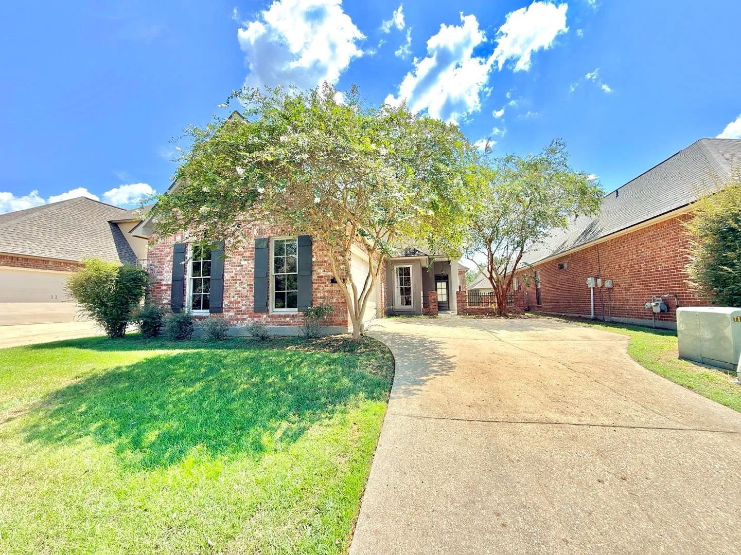 Spacious 3-Bedroom Home in Desirable Manchac Commons — Photo 2