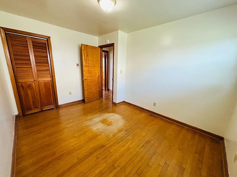 2 Bedroom, 1 Bath Apartment — Photo 22