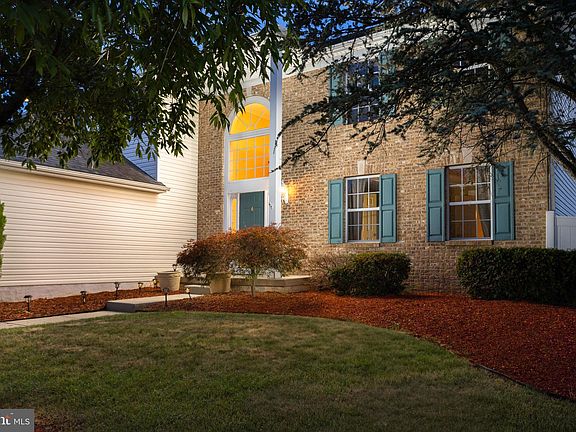 3rd image of 48 Foxchase Dr