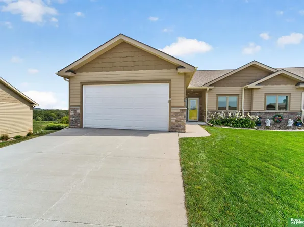 1166 Prairie Hill Cir, Louisville, NE 68037