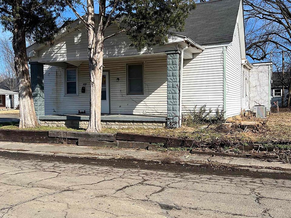 2nd image of 223 N Rotherwood Ave