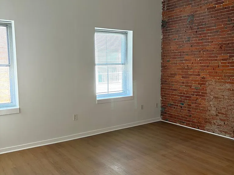 24-30 S Bank St #410 — Photo 16