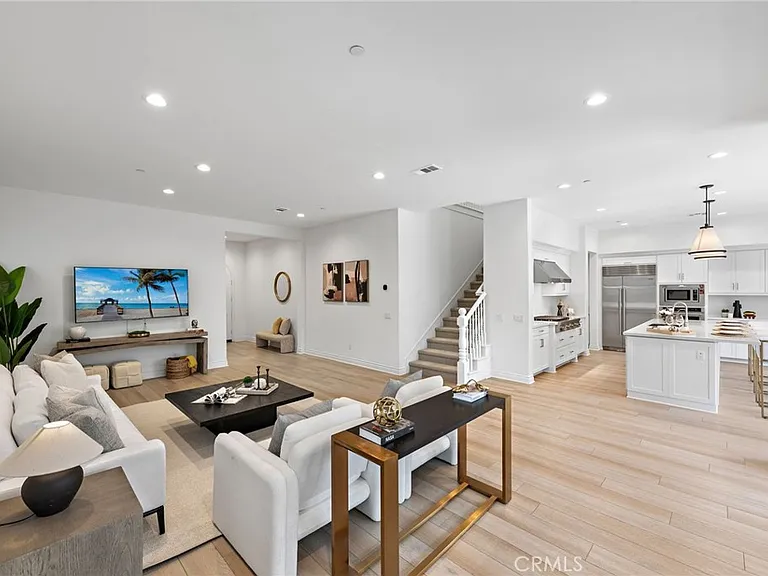 141 Lovelace — Photo 3
