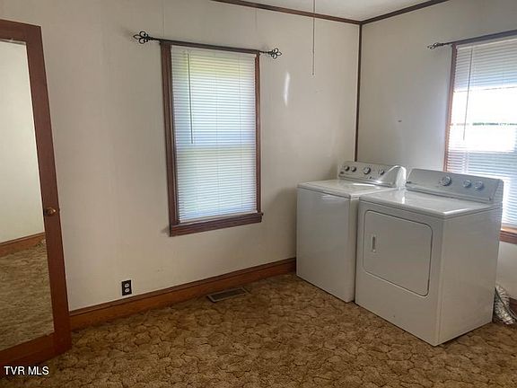 4th image of 775 Glenwood Dr