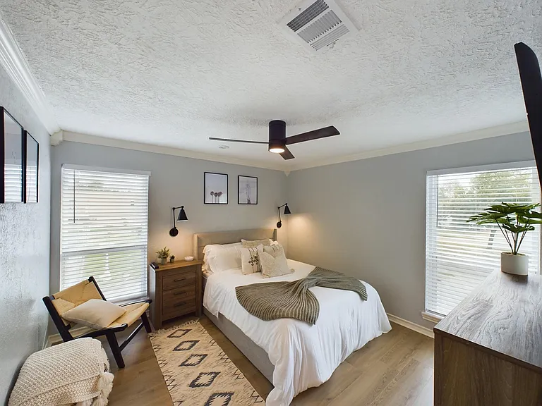 7702 Antoine Dr — Photo 34