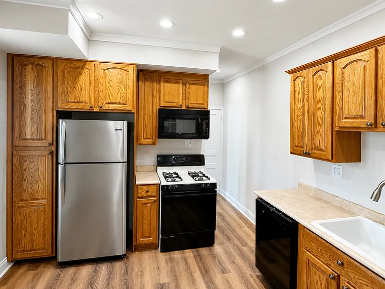 683 Knowles Ave — Photo 4