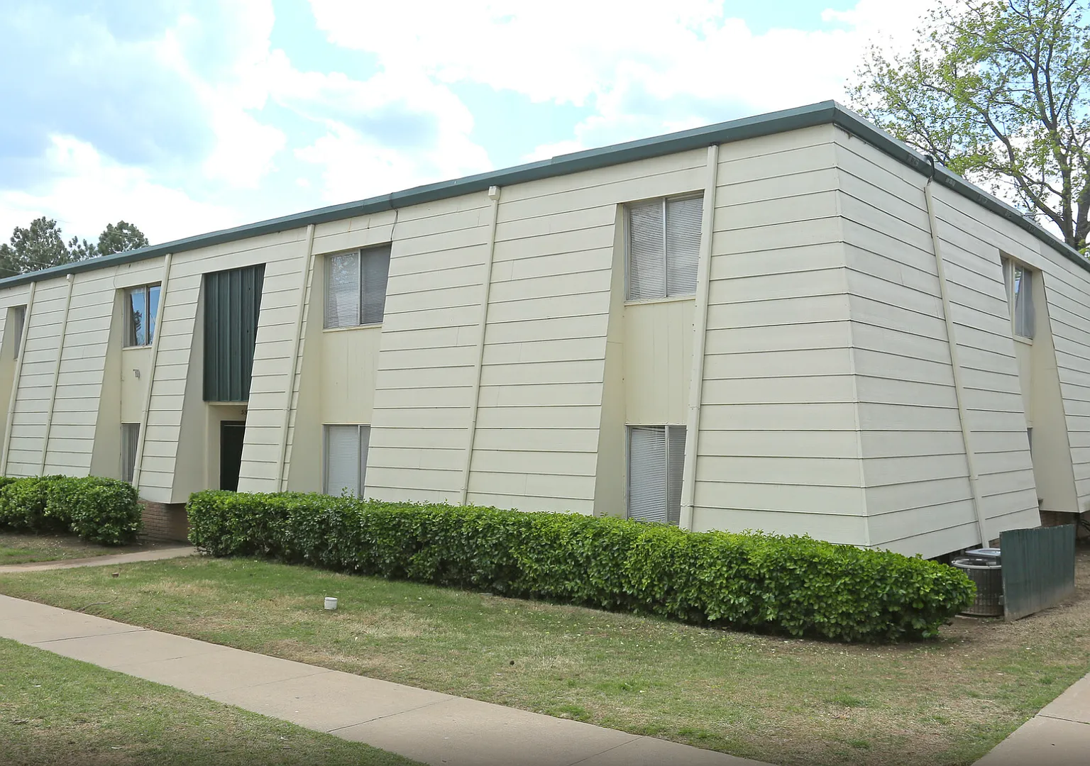 Woodhaven Apartments — Photo 1