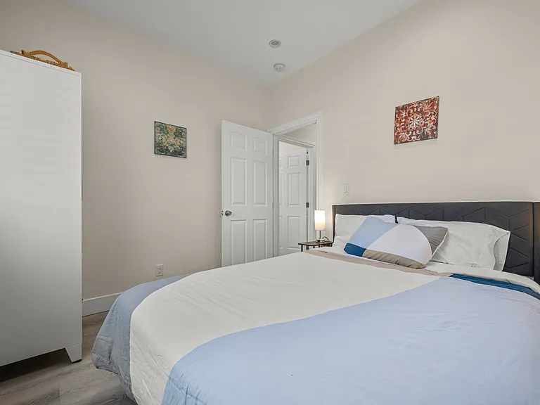 19508 Hart St — Photo 11