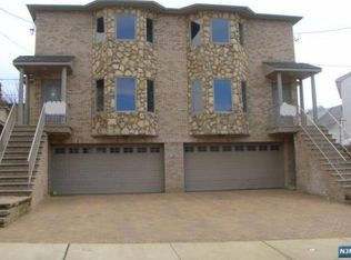 25 8th St #B, Fairview, NJ 07022