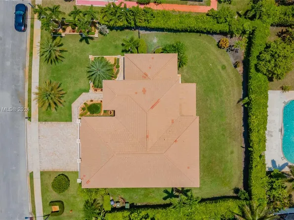 15952 SW 7th St, Pembroke Pines, FL 33027