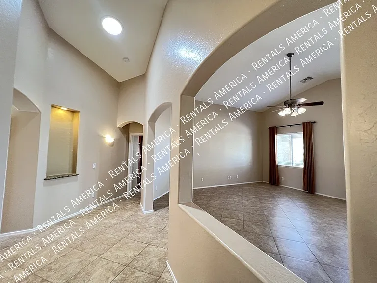 1536 E Fontana Dr — Photo 7