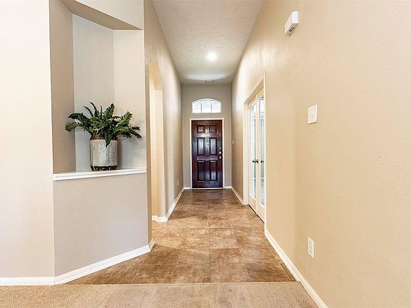 4th image of 880 Falling Springs Ln