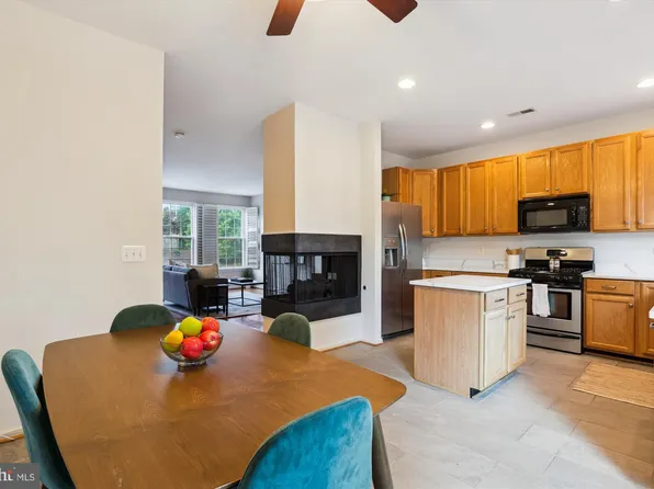 5113 Ballycastle Cir, Alexandria, VA 22315