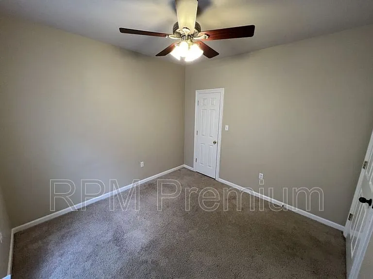 5557 Arialo Dr — Photo 25