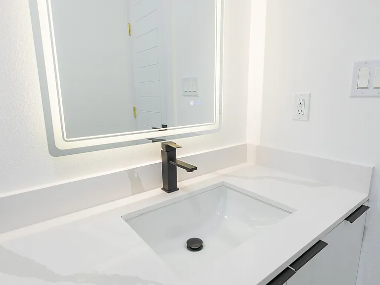 423 W Schunior St #1 — Photo 10