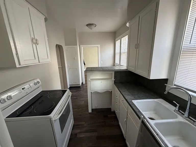 328 Kenwood Ave #1 — Photo 3