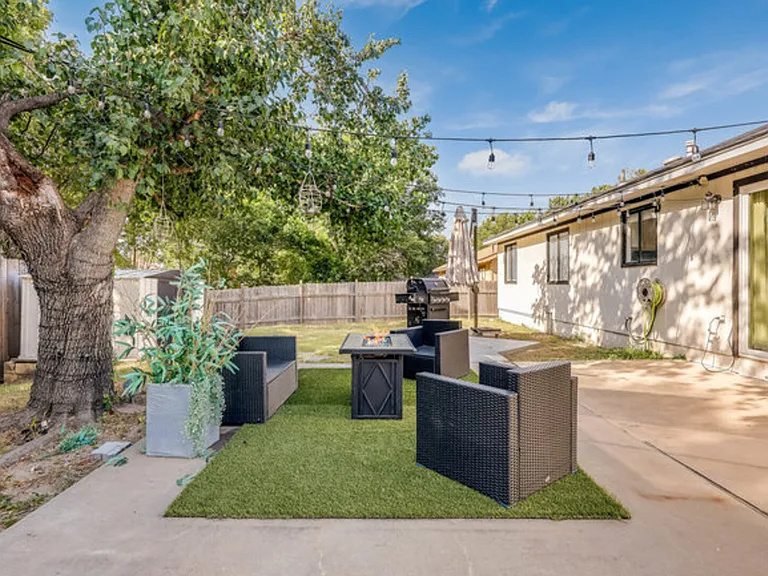 Lavinia Ln — Photo 40