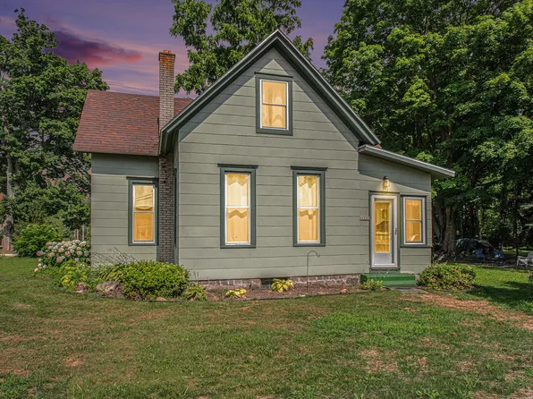68799 Cass St, Edwardsburg, MI 49112