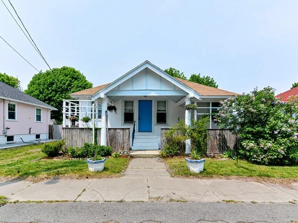 19 Q St, Hull, MA 02045