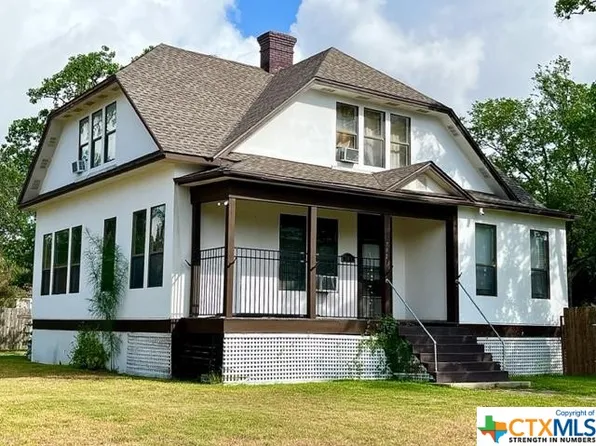 702 N McLeod St, Cuero, TX 77954