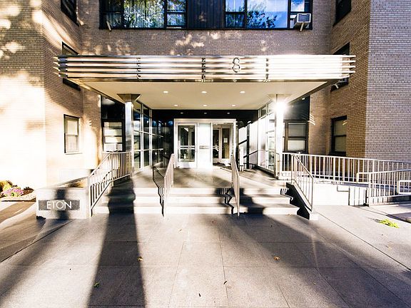 3rd image of 8 Fordham Hill Oval APT 1D