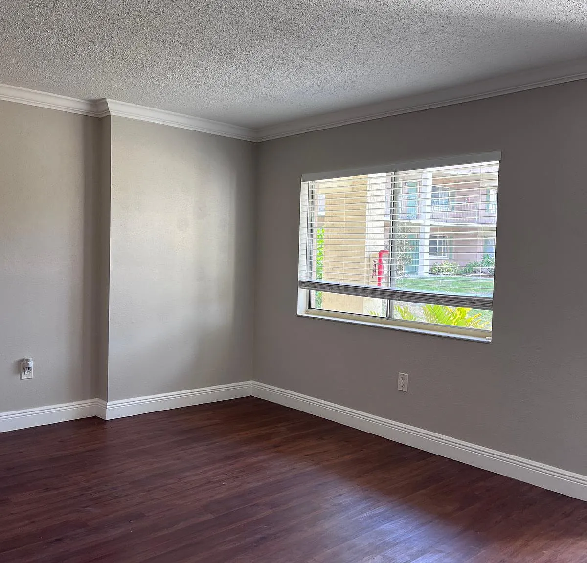 133 Oyster Bay Cir — Photo 2