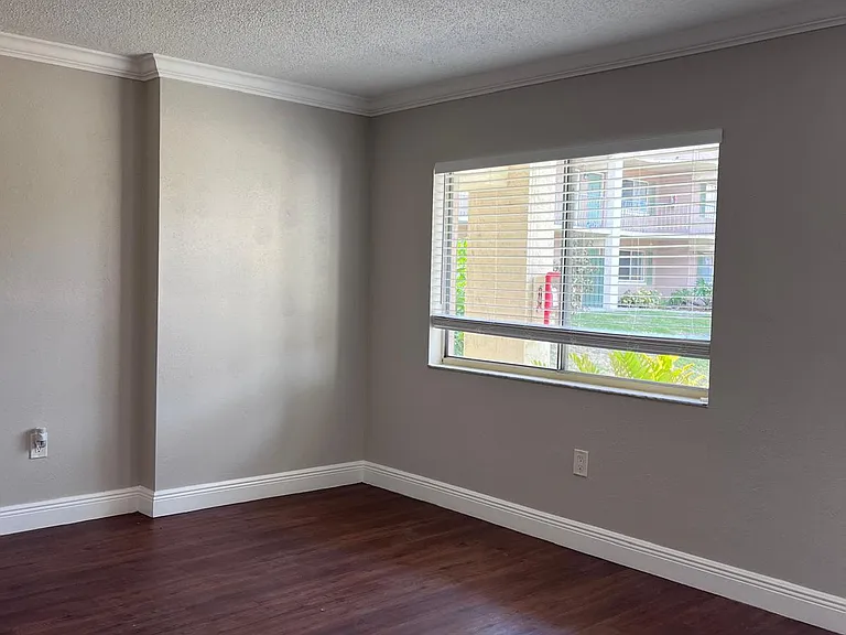 133 Oyster Bay Cir #130 — Photo 2
