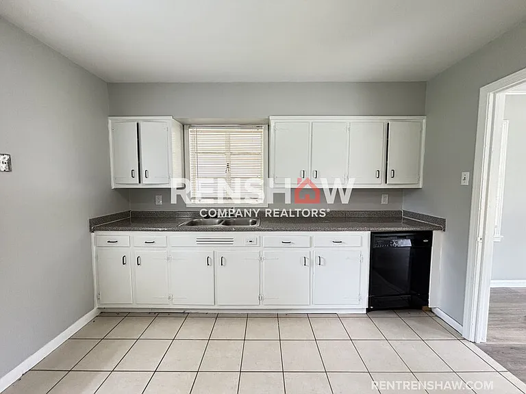 828 Harvey Cv — Photo 7