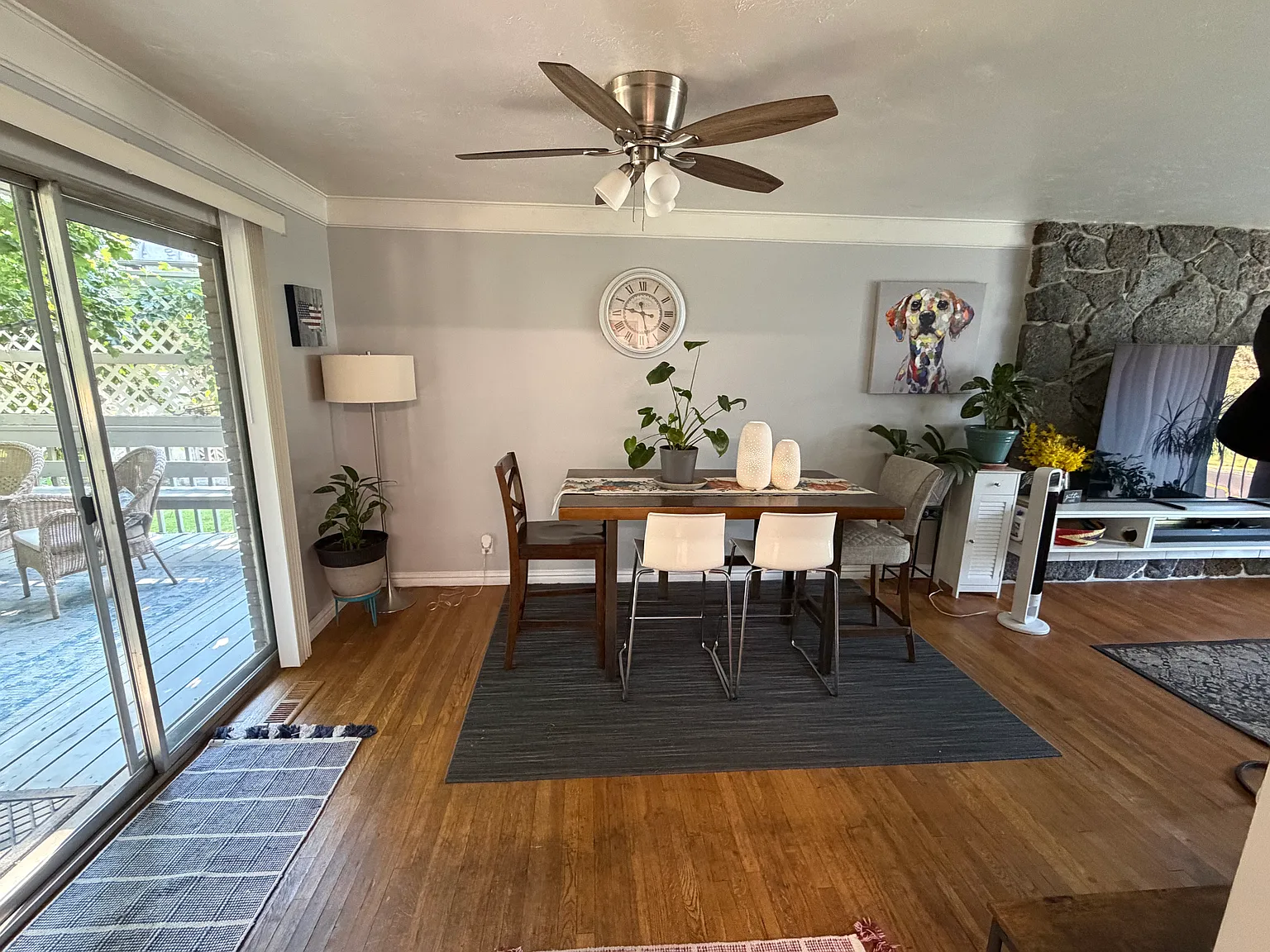 4 bed, 1905 sqft, $2,400 — Photo 2