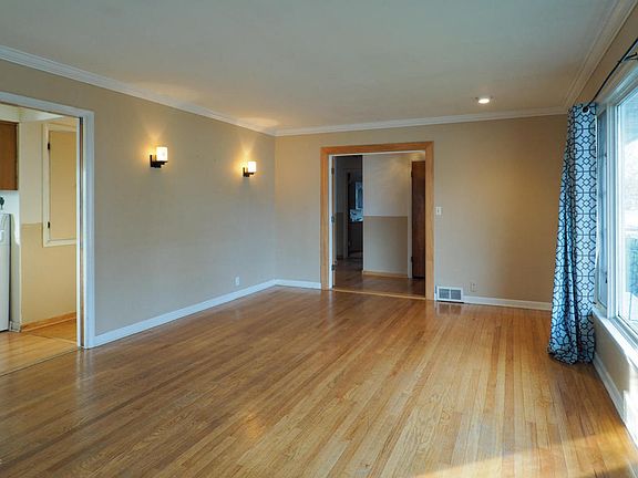 4th image of 3609 Canterbury Ave