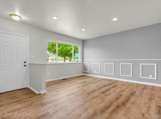 3218 E 14 Mile Rd, Warren, MI 48092