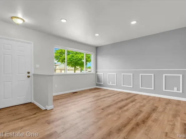 3218 E 14 Mile Rd, Warren, MI 48092