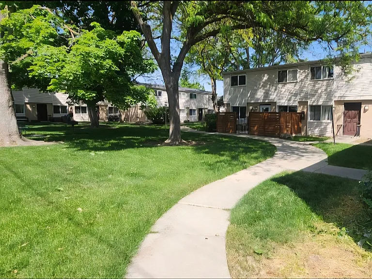 952 S Curtis Rd — Photo 2