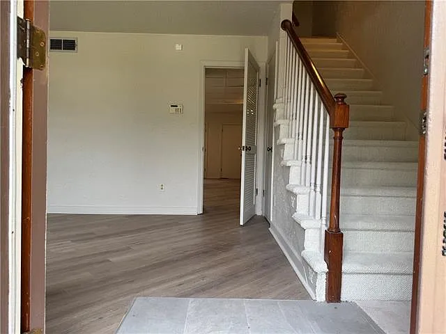 3 bed, 2.5 bath, 1378 sqft, $1,800 — Photo 2